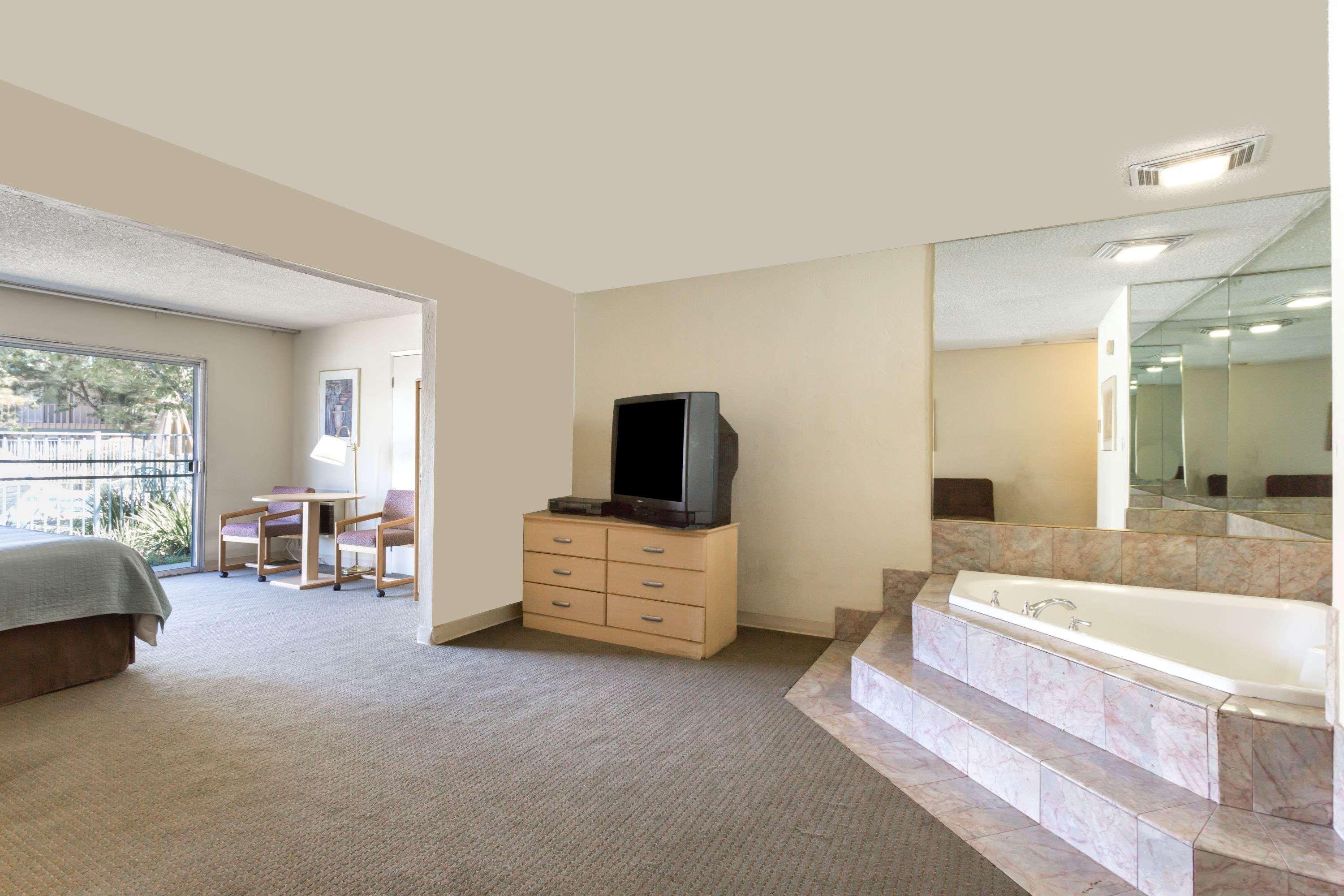 Days Inn By Wyndham Novato/San Francisco Eksteriør billede